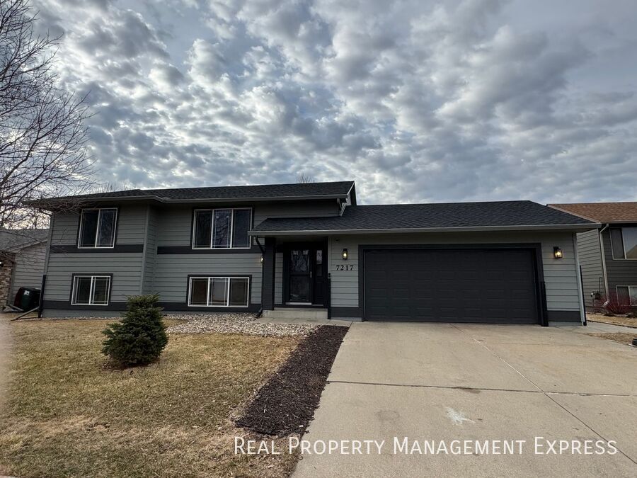 7217 W Strabane St House