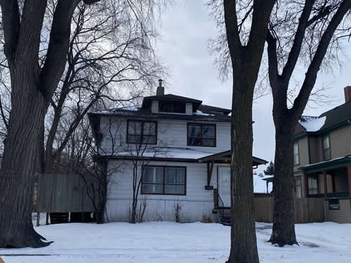 10th street Apartments