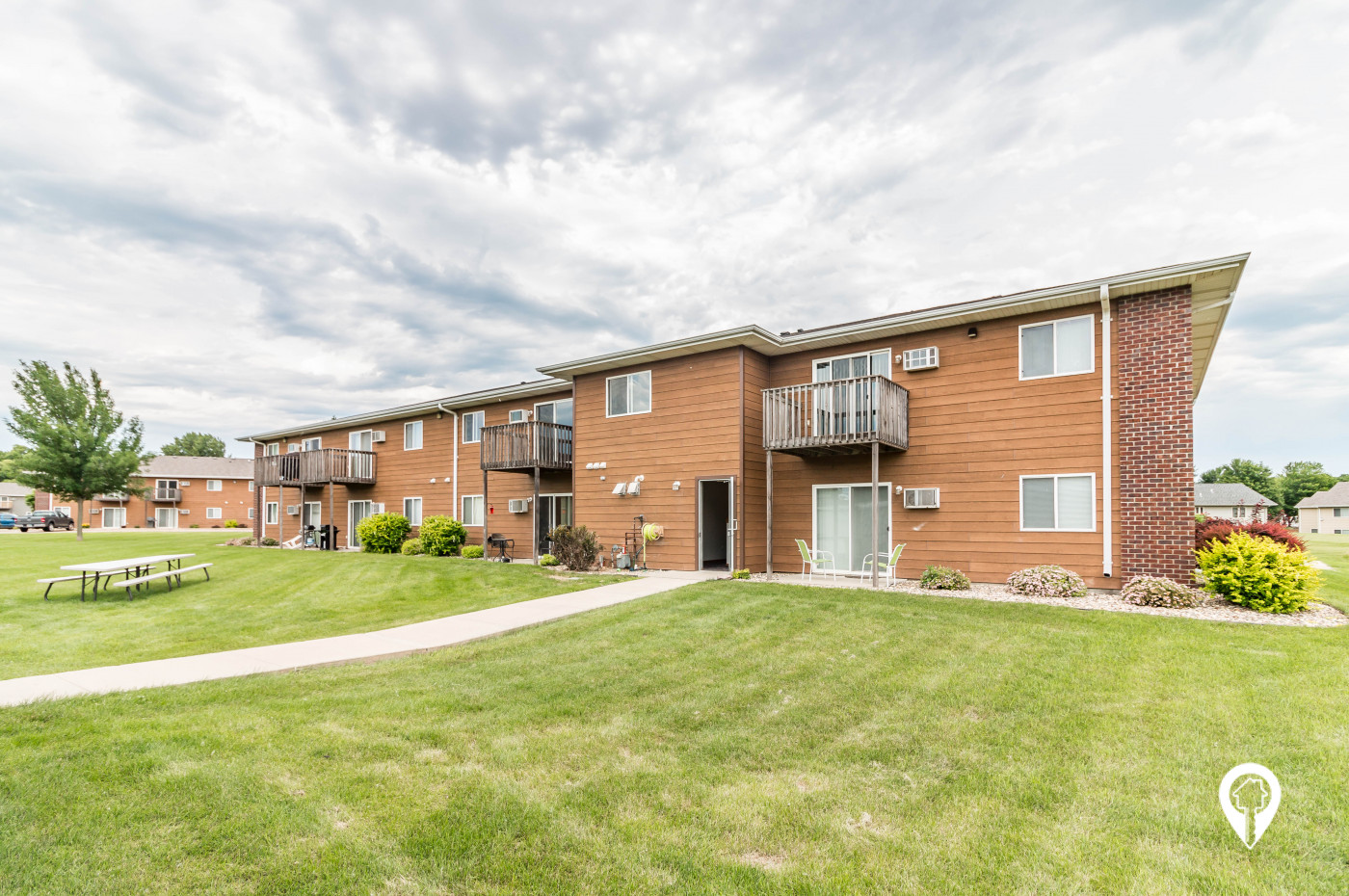 Byre Properties - Meadowbrook Apartments