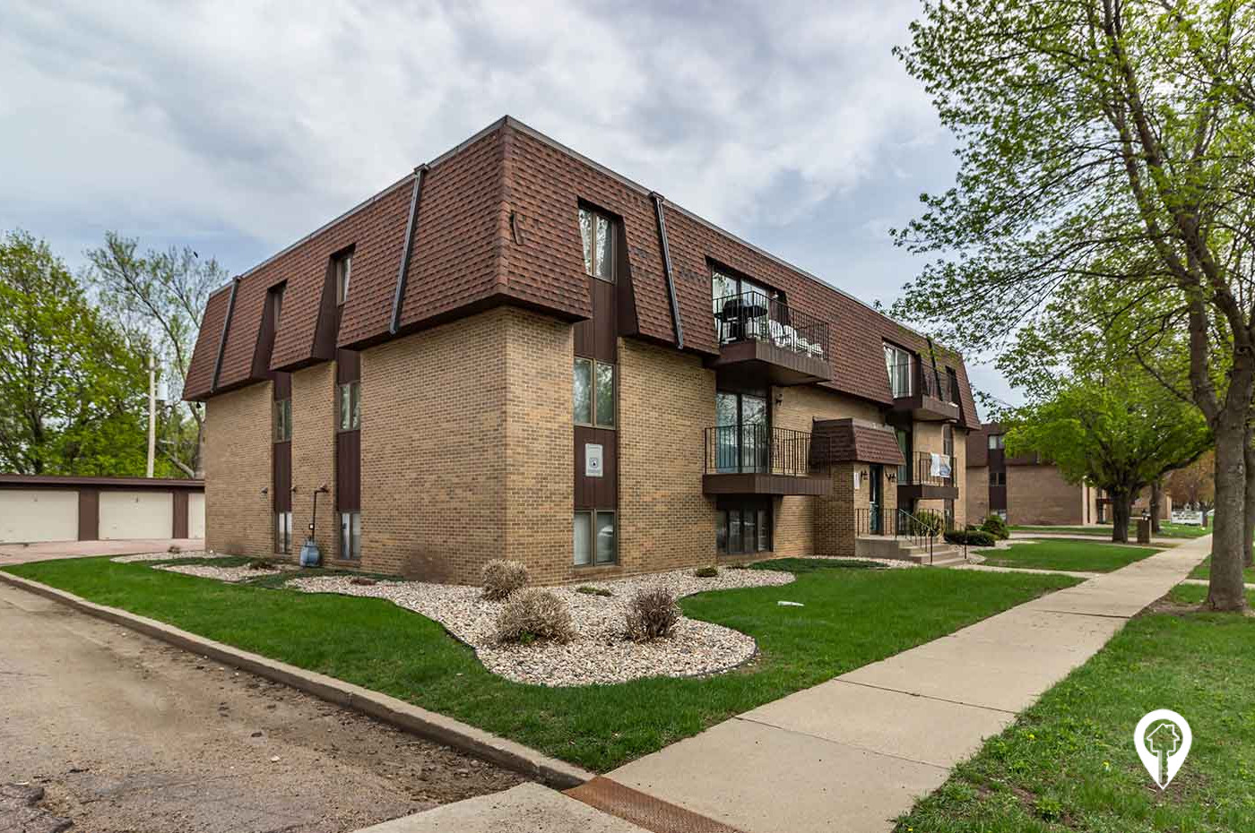 J & M Real Estate Group - Willow Crossing Apartments