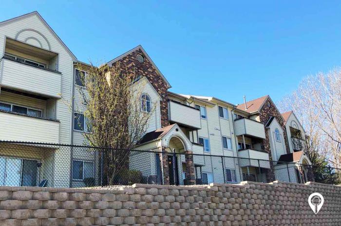 Candlewick Apartments