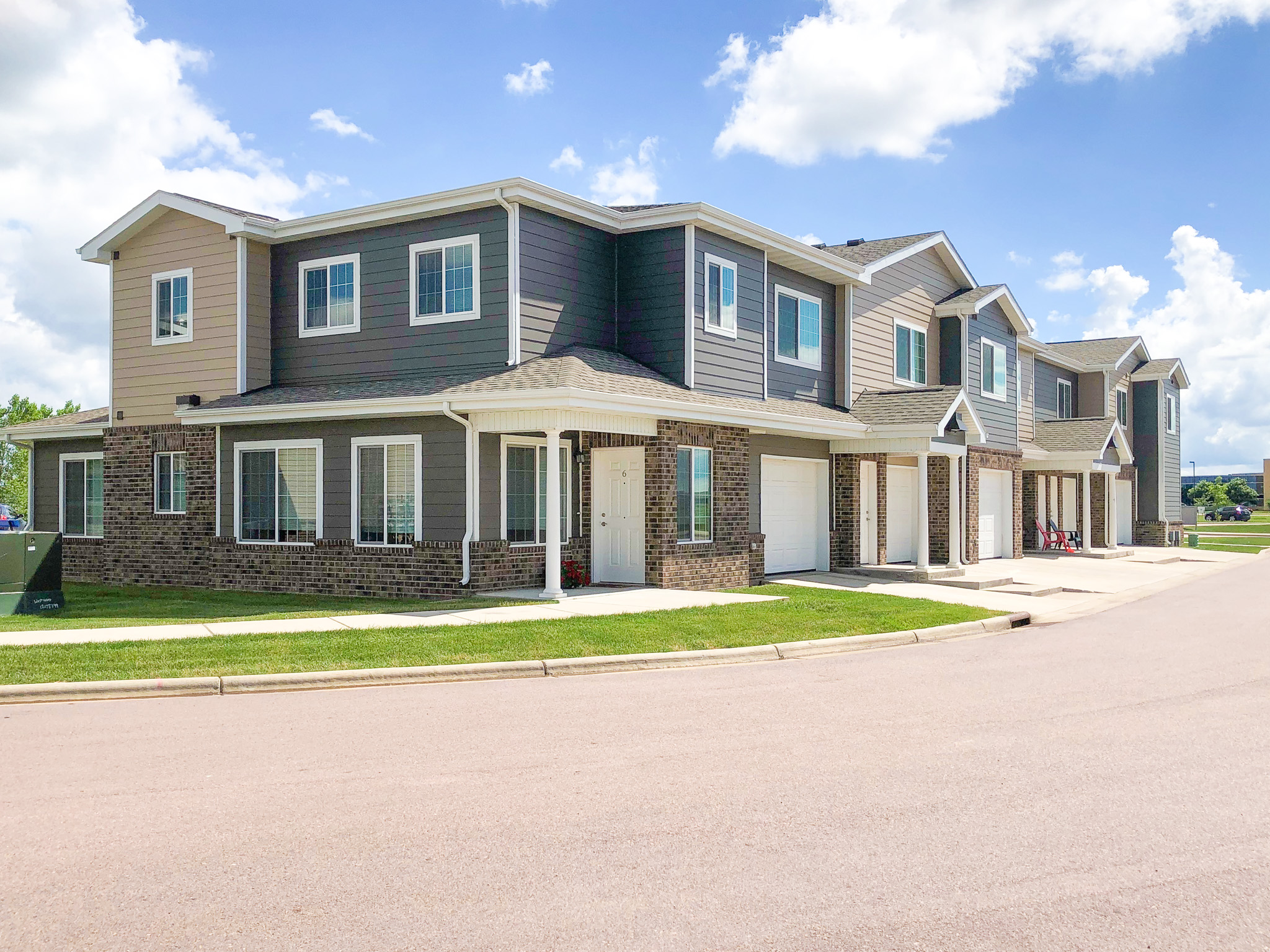 Ellis Court Apartments